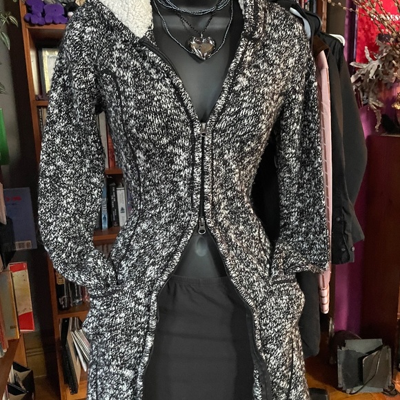 Comfy workout hoodie w/fuzzy hood (s) - Picture 2 of 7